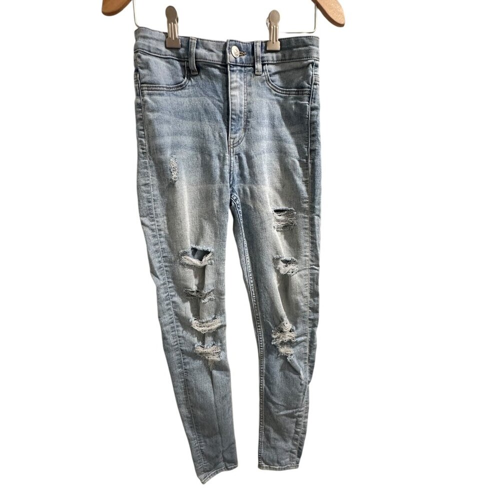 🍒 2/$20 🍒 Distressed Light Wash Skinny Jeans Size 2